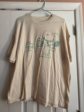 American Eagle - L/XL Snoopy and Woodstock Cream Shirt